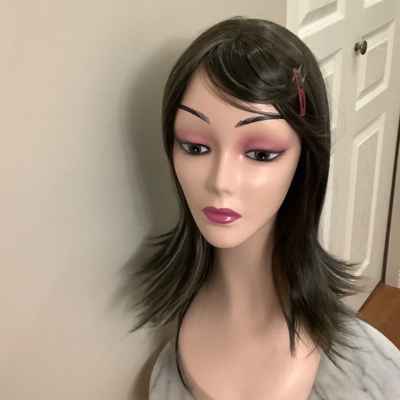NEW Dark Grey wig w subtle highlights - Picture 7 of 10